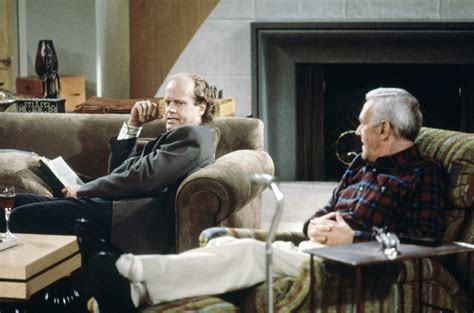 Frasier Set: Production Designers on Why His Apartment Is Still Great