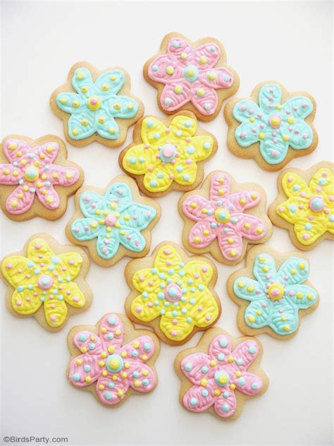 How To Decorate Flower Cookies The Easy Way! | Recipe | Flower sugar ...