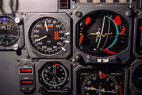 Basic Flight Instruments: The Altimeter