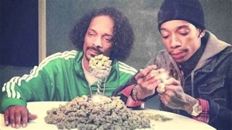 Snoop Dogg & Wiz Khalifa - Young, Wild and Free FULL SONG |HD| - YouTube