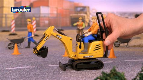 Bruder Toys JCB Micro Excavator 8010 CTS with Worker #62002 - YouTube