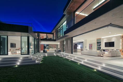 Trevor Noah drops $20.5 million on a flashy Bel-Air mansion | The Seattle Times