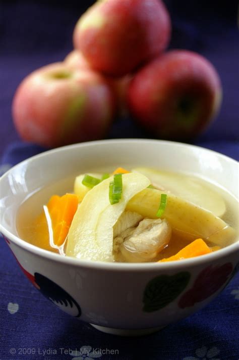 My Kitchen: Apple Chicken Soup (苹果鸡汤)