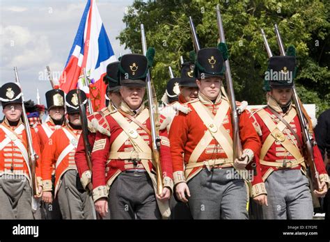 Reenactment of the 33rd Regiment foot soldiers going into battle Stock Photo - Alamy