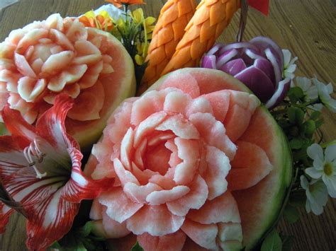 Beautiful Fruit Carvings,ผลไม้แกะสลัก in 2023 | Fruit carving, Fruit ...