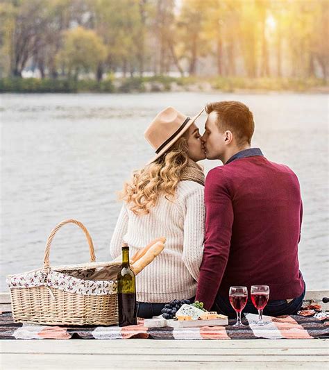 24+ Romantic Picnic Ideas For Couples To Have A Good Time