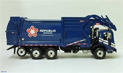 Toy Garbage Truck Side Loader | Wow Blog