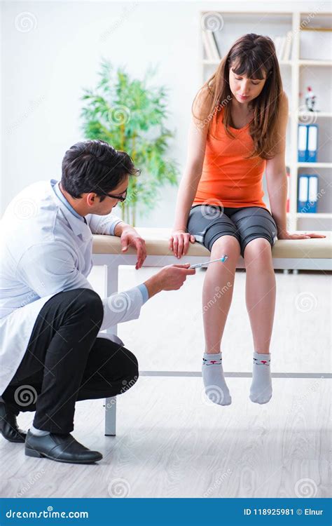 The Doctor Neurologist Examining Female Patient Stock Image - Image of diagnostic, exam: 118925981