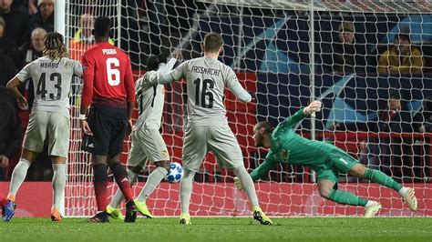 Football news - WATCH: David De Gea produces sensational 'save of the ...