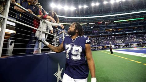 Cowboys' Michael Bennett: I'd Love to Retire with Seahawks