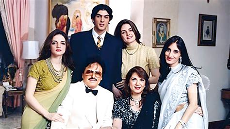 Legendary Bollywood Actor Sanjay Khan With His Wife, Daughters, and Son ...