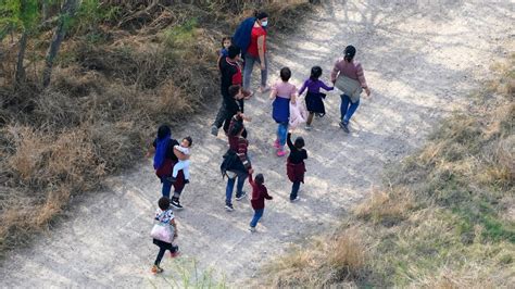 US-Mexico Border Crossings Reach 15-Year High: Report