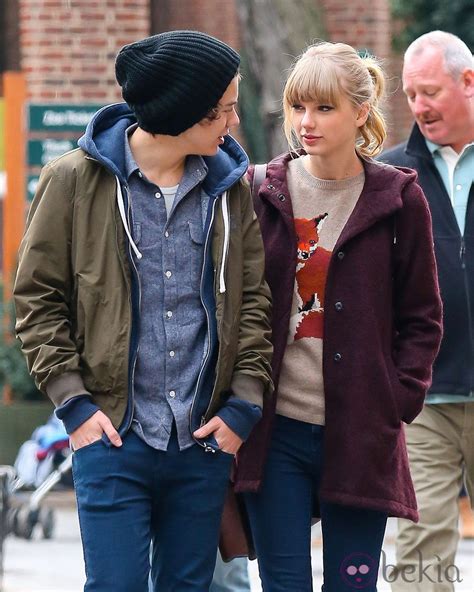 Harry Styles y Taylor Swift intercambian miradas: Fotos en Bekia