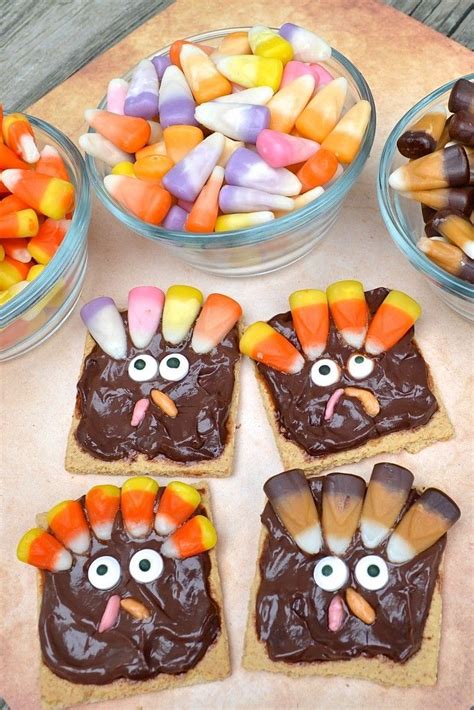 Classroom Treat: Candy Corn Thanksgiving Turkey Snack for Kids | Thanksgiving snacks ...