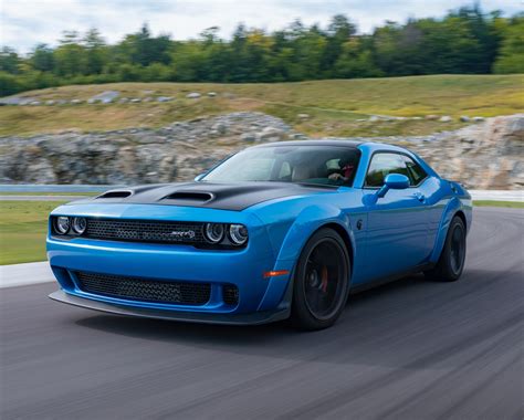 Watch A Dodge Challenger SRT Hellcat Redeye Hit 195 MPH | CarBuzz