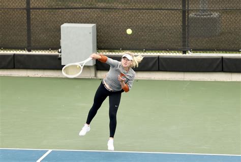 Former Longhorn tennis star Peyton Stearns wins pro tournament in her ...