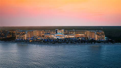 ROYALTON SPLASH RIVIERA CANCUN, AN AUTOGRAPH COLLECTION ALL-INCLUSIVE ...