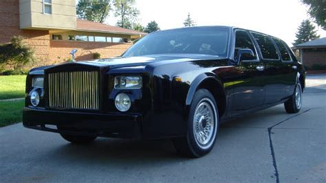 Replica Rolls Royce Phantom limo isn’t fooling anyone