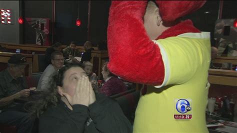 Soldier dressed as Red Robin mascot surprises mom | abc7chicago.com