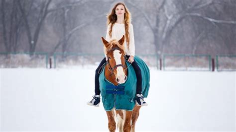 10 Tips For Horseback Riding On Cold Winter Days And In Snow