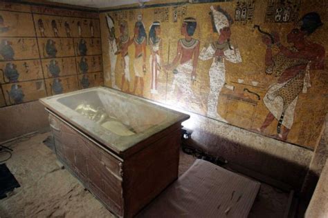 Spanish Leak Reveals Hidden Chamber in Tutankhamun Tomb is Full of ...