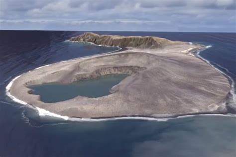 Incredible timelapse released by NASA shows a new island being formed ...