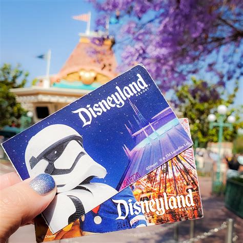 Disneyland Early Entry: Get In The Parks Before Other Guests