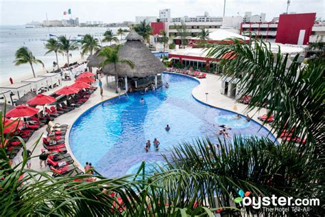 Party Cancun-Style: Seven Amazing Hotels for a Wild Spring Break | Oyster.com