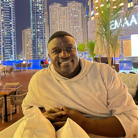 Voyez à quoi ressemble le chanteur, Akon maintenant (photos)