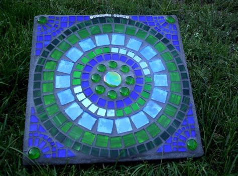 mosaic garden art stepping stone | Mosaic garden art, Mosaic garden ...