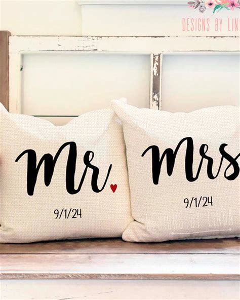 Personalized Wedding Gifts: 33 Trendy Gift Ideas That We Admire In 2021