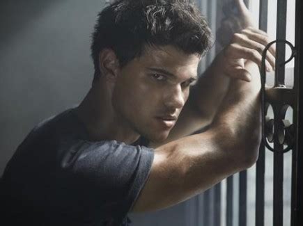 TAYLOR LAUTNER LOOKING SEXY IN ABDUCTION - Taylor Lautner Photo (25009649) - Fanpop