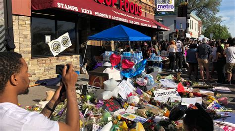 George Floyd tribute brings hundreds of mourners to Minneapolis