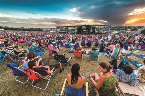 Make the Most of Outdoor Concerts - Living Magazine