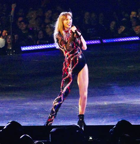 Taylor Swift's Eras Tour Looks: See all the pics of her best outfits ...