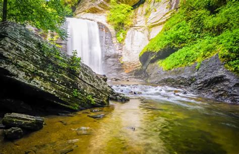 12 Stunning Waterfalls Near Hendersonville, North Carolina