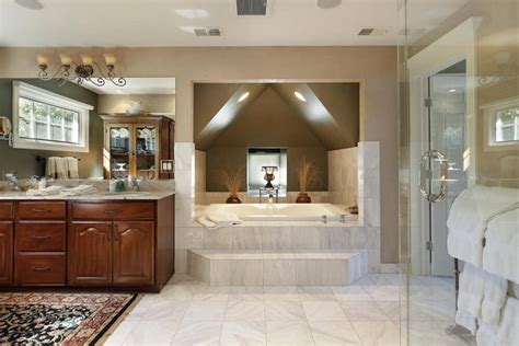 40 Luxurious Master Bathrooms (Most with Incredible Bathtubs)