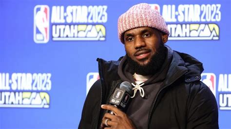 LeBron James forgets about Los Angeles Kings in press conference gaffe