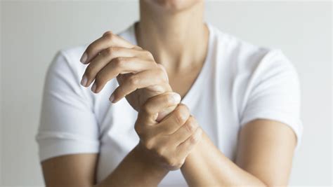 Hand and wrist pain: What causes it? What can you do about it? | Corewell Health