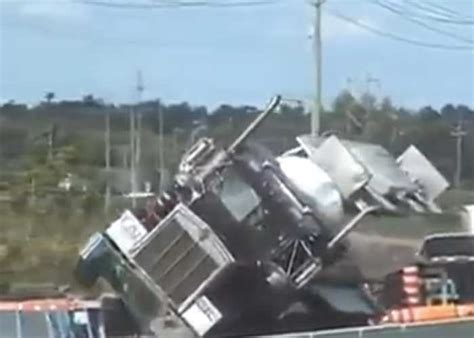 Video: Stunt Truck Driving