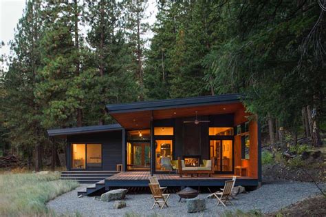 Compact woodsy cabin meets mid-century modern in Methow Valley | Modern ...