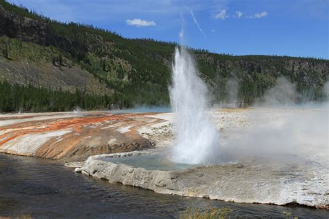 Cliff Geyser | Natural Atlas