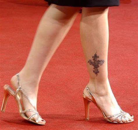 Drew Barrymore’s 9 Tattoos & Their meanings - Body Art Guru