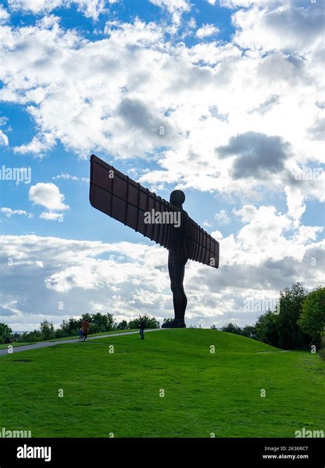 Angel north sculptor antony gormley hi-res stock photography and images ...