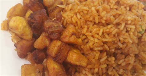 Jollof rice and dodo Recipe by Caroline E - Cookpad