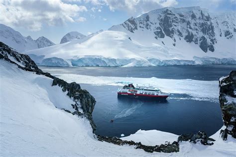 The 7 Top Antarctica Cruises for 2024 + Tips From an Expert