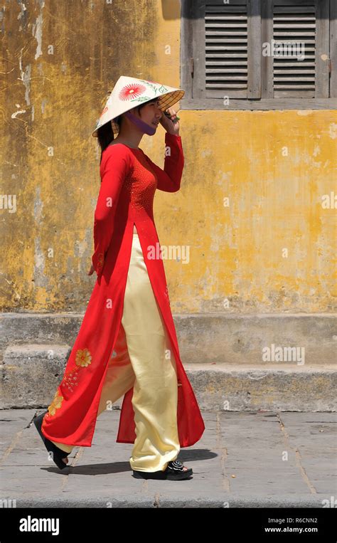 Traditional Vietnamese Clothing