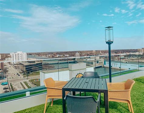 Is the Rooftop Bar at Embassy Suites in Rockford Open?