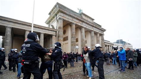 Thousands in Berlin Protest COVID-19 Restrictions