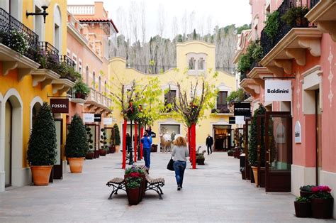 Designer Outlet: La Roca Village Barcelona + Bus Tour